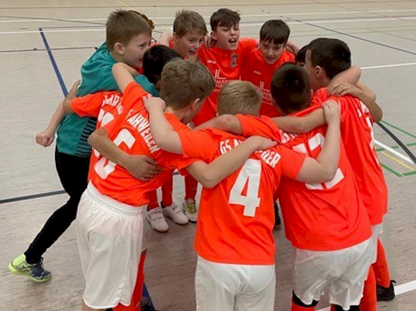 Kinder jubeln nach Sieg